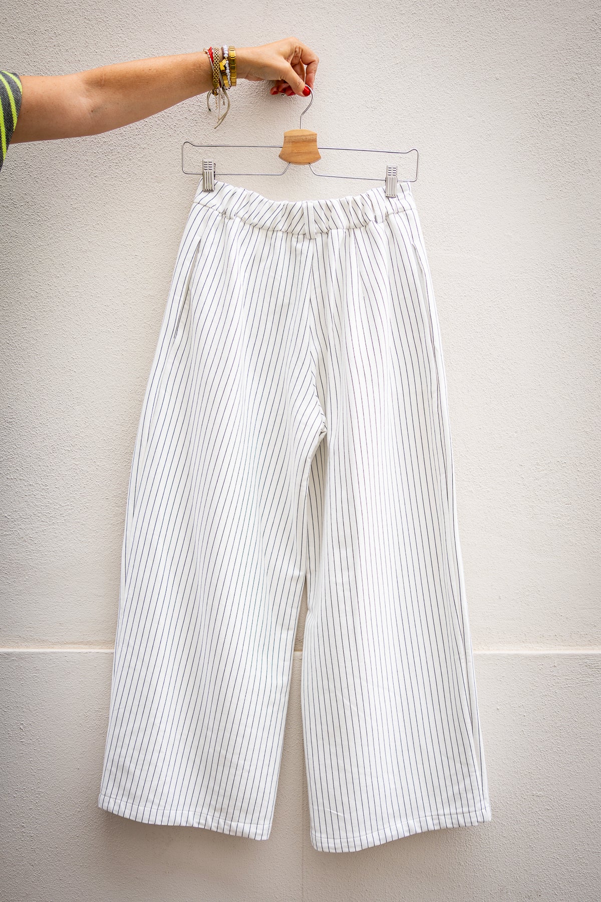 Calça Branca e Preto